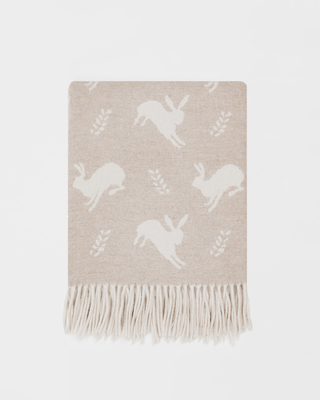 Remony nature hare fawn - Beige blanket with white deer pattern and fringes on a light gray background