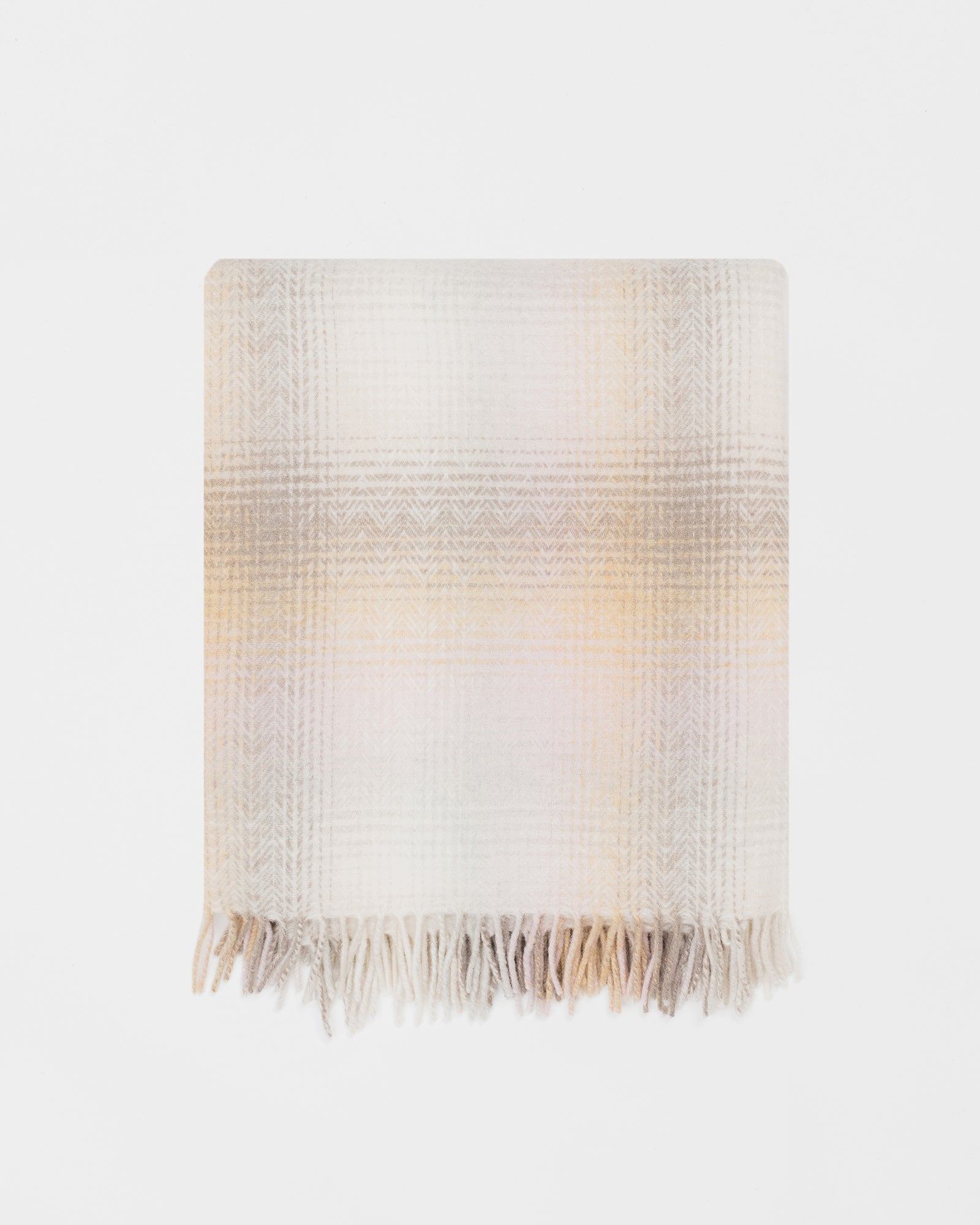 Remony lunan sands throw - Gradient blanket with fringes on a white background