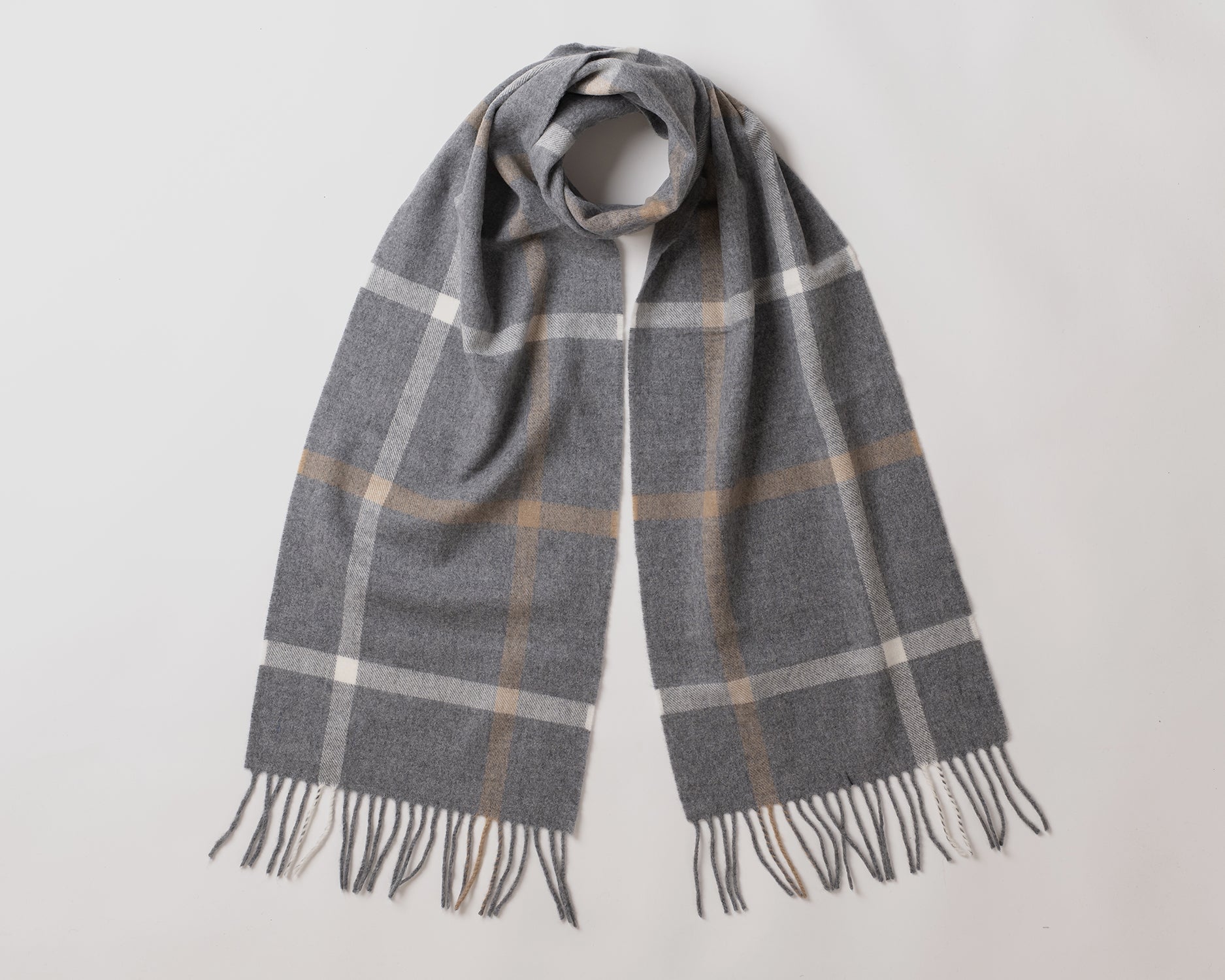 MacN cashmere blend roti rogue scarf - Gray plaid scarf with fringes on a light gray background